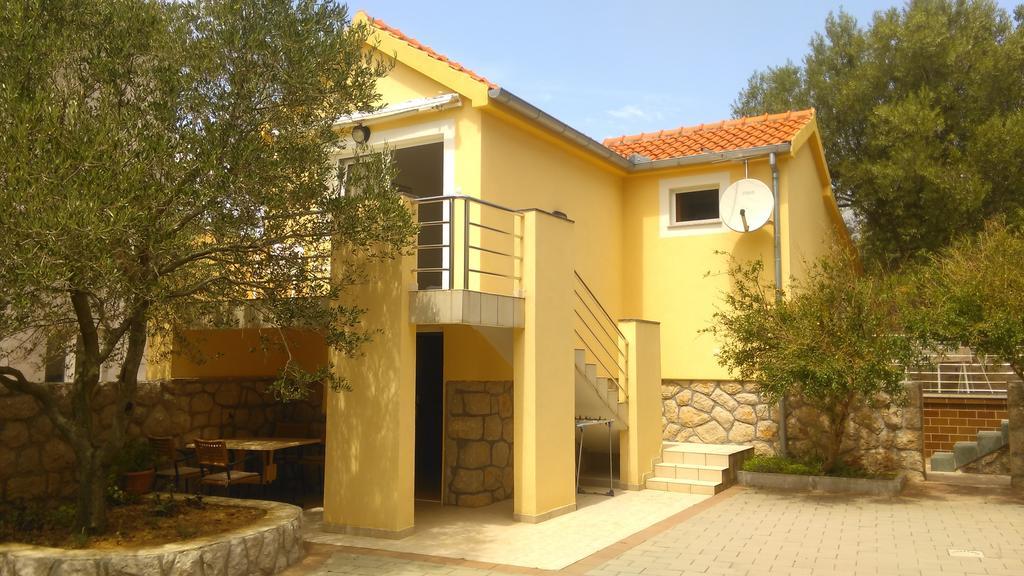 Apartments Zdenka Starigrad Paklenica Exterior photo